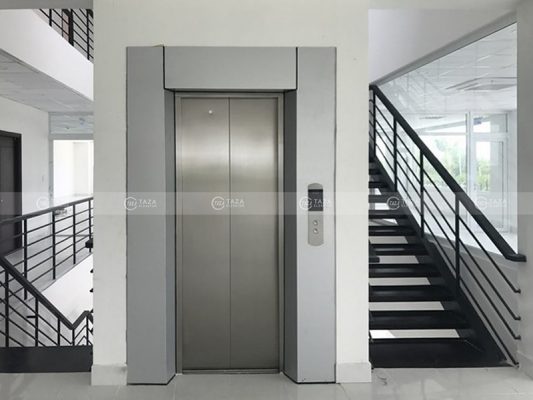 Vị trí thang máy và thang bộ cho ngôi nhà
