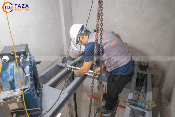 Quy trình giám sát chất lượng lắp đặt thang máy và an toàn lao động