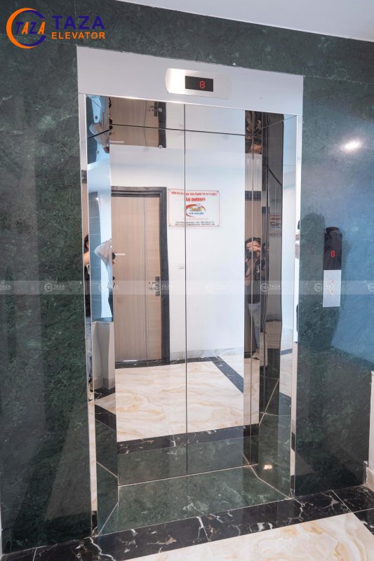 Cửa tầng thang máy