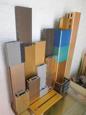 khung nhôm hố thang máy