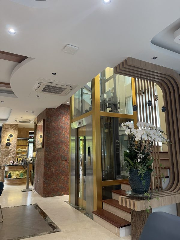 Khung nhôm hố thang máy