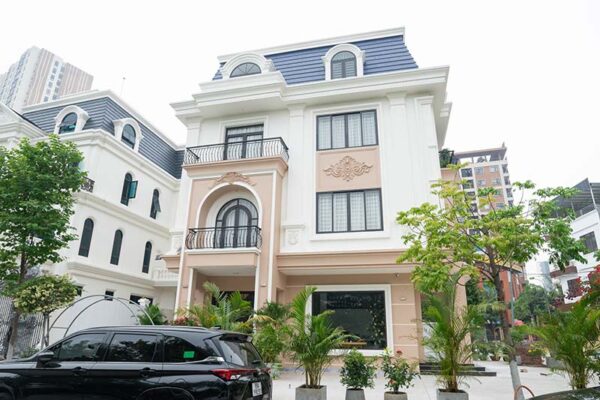 Công trình thang máy biệt thự tân cổ điển