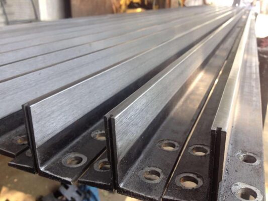 rail dẫn hướng thang máy