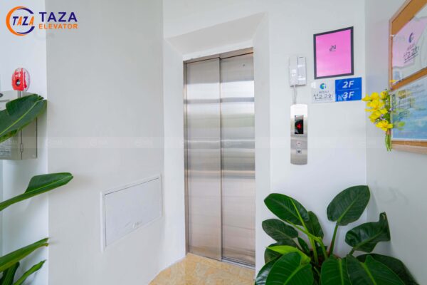 Cửa tầng thang máy văn phòng