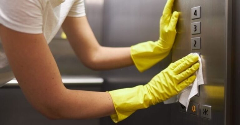 Các tips vệ sinh bề mặt inox của thang máy hiệu quả