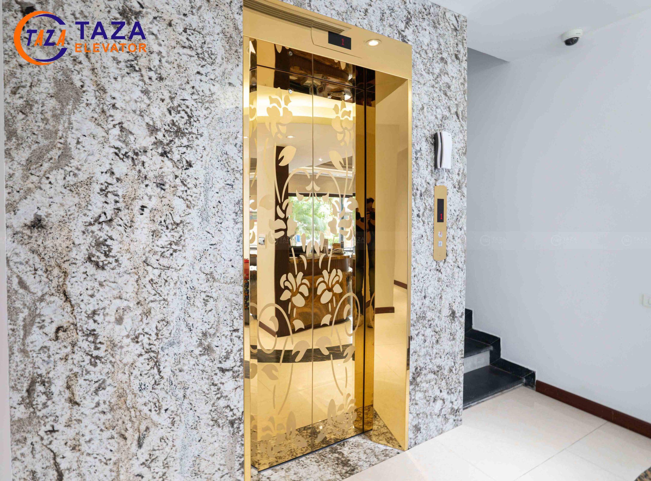 ốp đá thang máy gia đình