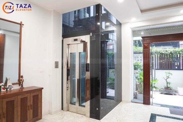 thang máy ở góc nhà