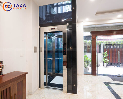 Thang máy kính ngoài trời tại nhà bà Lê Yến - Lạc Long Quân