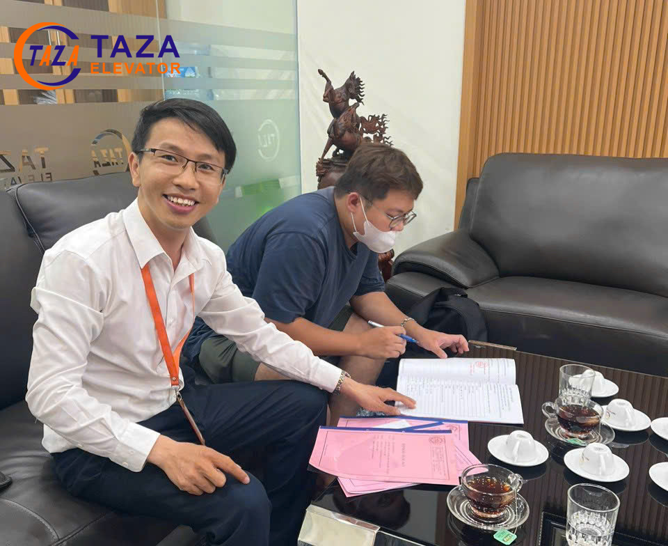 Ký hợp đồng thi công lắp đặt thang máy