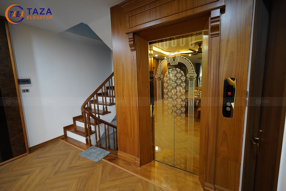 Công trình thang máy gương vàng đẳng cấp