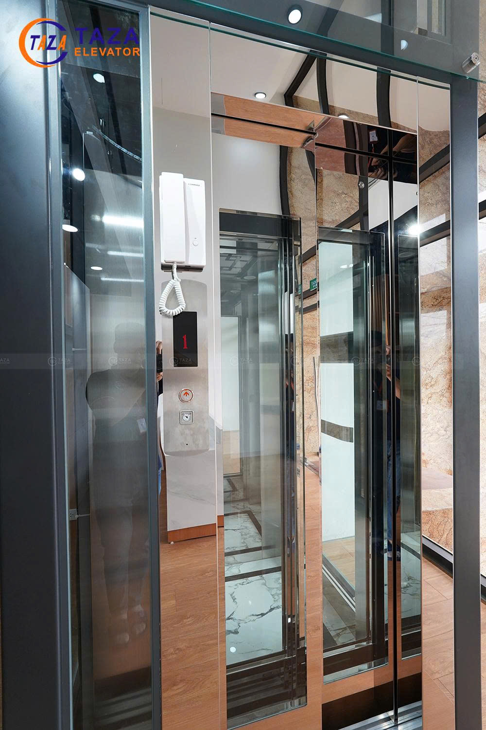 Mẫu thang máy kính Homelift cửa mở lùa - Giải pháp tối ưu diện tích hiệu quả