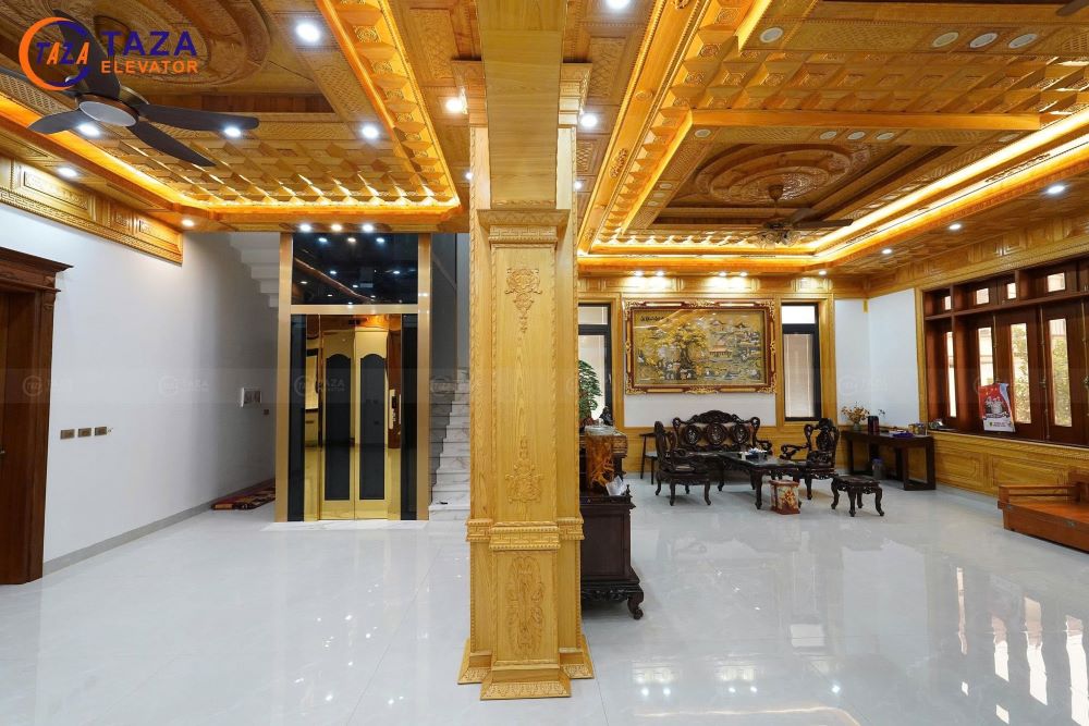 Bàn giao thang máy kính inox gương vàng cho biệt thự tân cổ điển