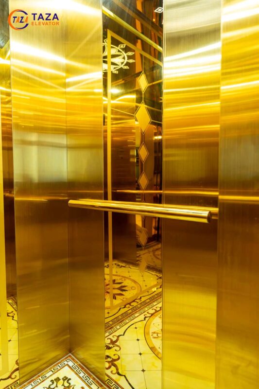 Thang máy inox gương vàng họa tiết cho nhà phố tại Đan Phượng