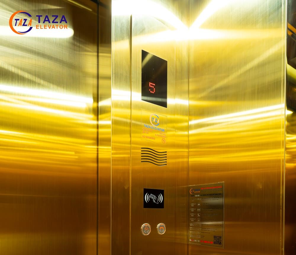 Thang máy inox gương vàng họa tiết cho nhà phố tại Đan Phượng